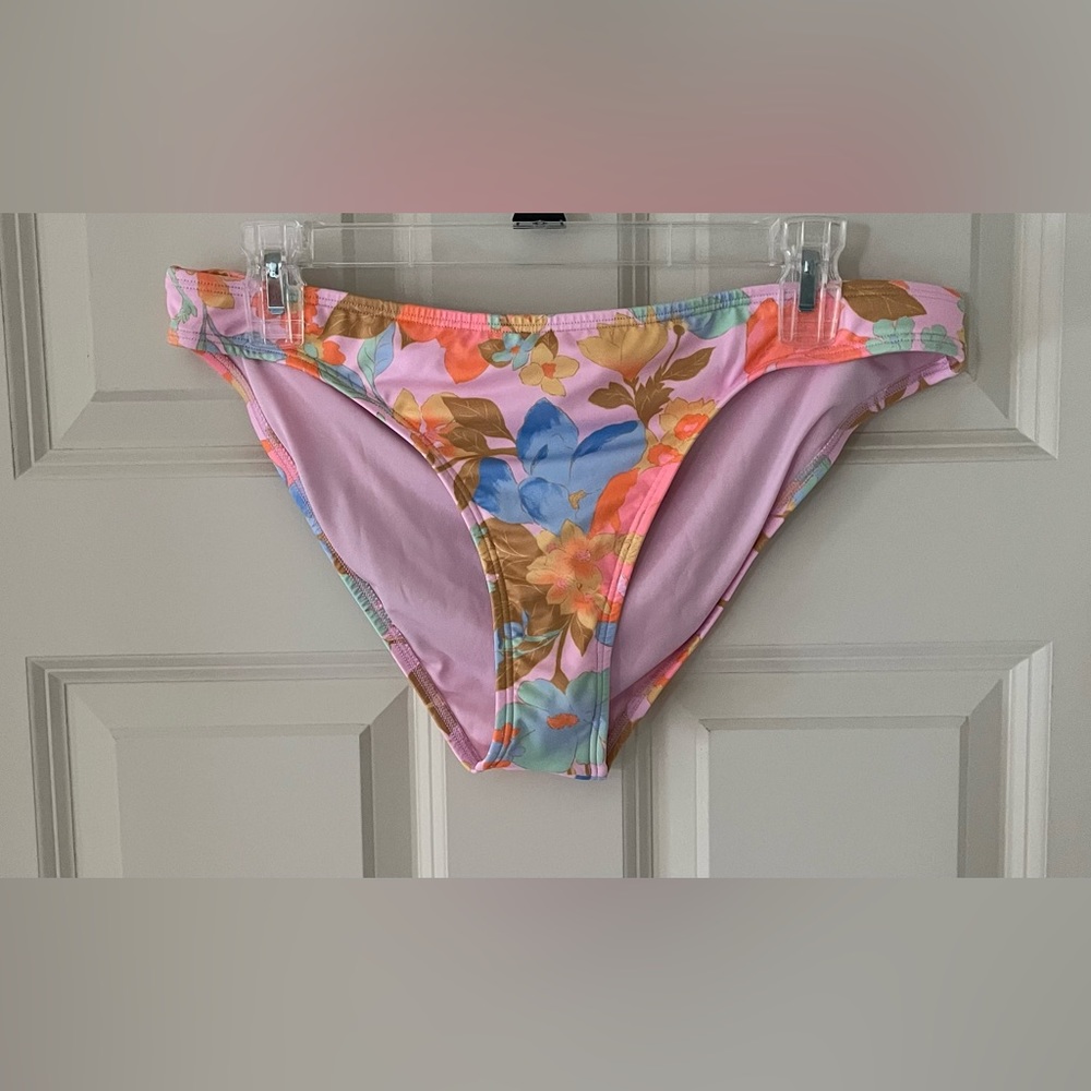 NWT Billabong bikini bottoms, full coverage..size XL floral pattern pink